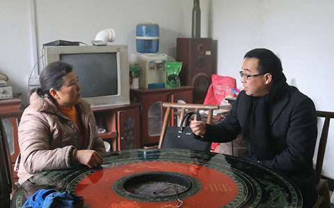 恩施國(guó)投公司到扶貧村開(kāi)展走訪慰問(wèn)活動(dòng)