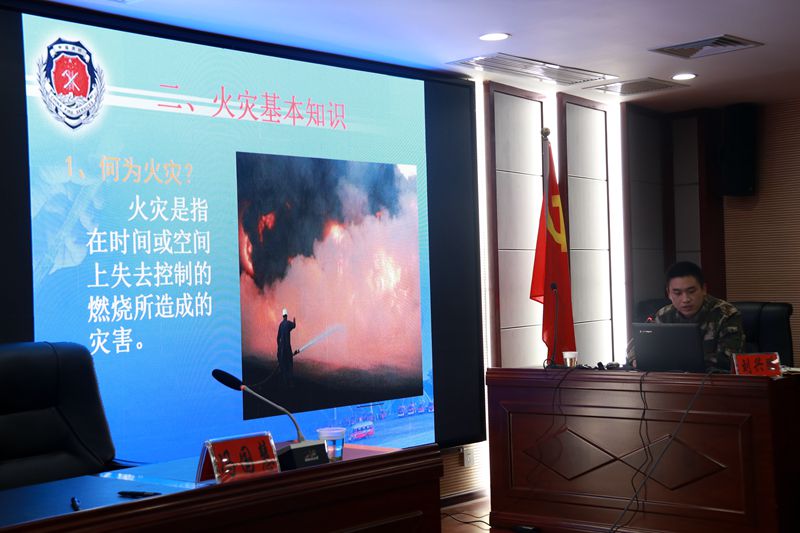 州國(guó)資系統(tǒng)召開(kāi)消防安全培訓(xùn)會(huì)并開(kāi)展消防演練