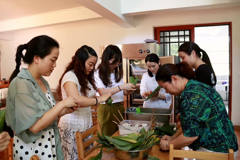 端午粽飄香 關(guān)愛暖人心