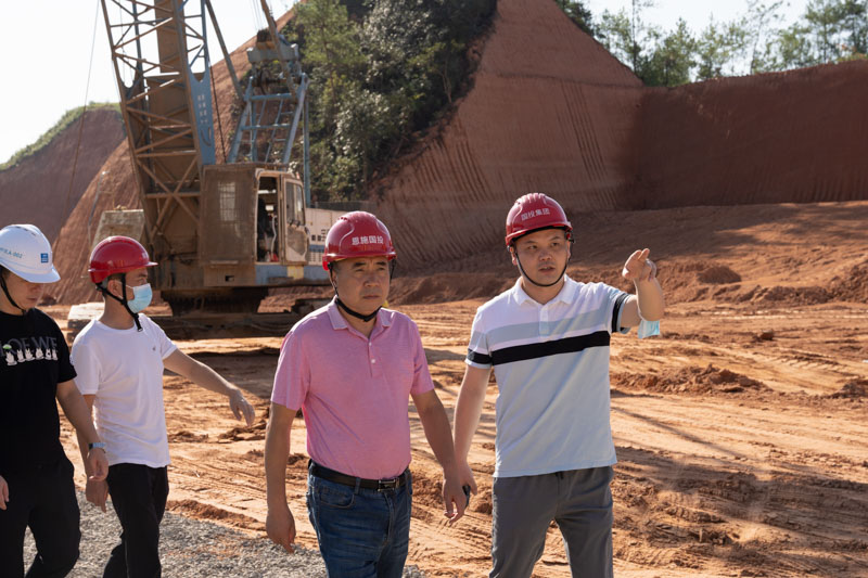 公司領導節(jié)前到在建項目工地督導安全生產(chǎn)工作
