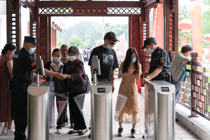 1654045677742530.jpg 檢票進(jìn)入景區(qū).jpg