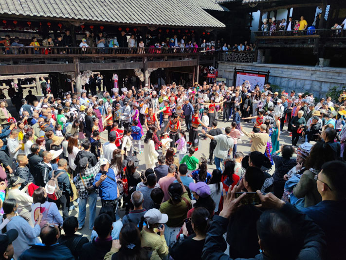 火爆！“五一”小長假 集團(tuán)公司旗下兩大景區(qū)迎來客流高峰！