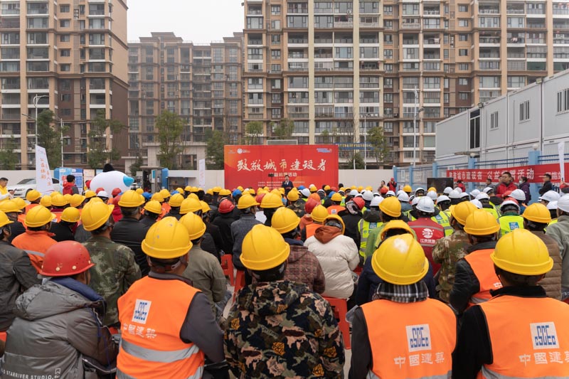 體彩微公益項(xiàng)目“微光行動”到州民族體育運(yùn)動中心項(xiàng)目開展“致敬城市建設(shè)者”公益捐贈活動