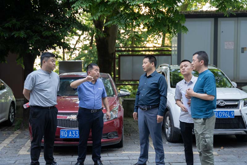 董事長胡明義到集團(tuán)部分重點(diǎn)資產(chǎn)調(diào)研