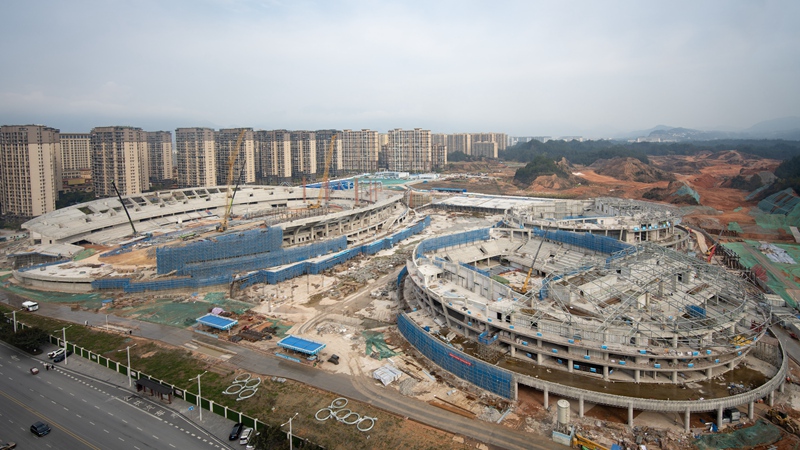 進(jìn)入鋼結(jié)構(gòu)主體施工階段  恩施“小鳥(niǎo)巢”架起鋼鐵“脊梁骨”